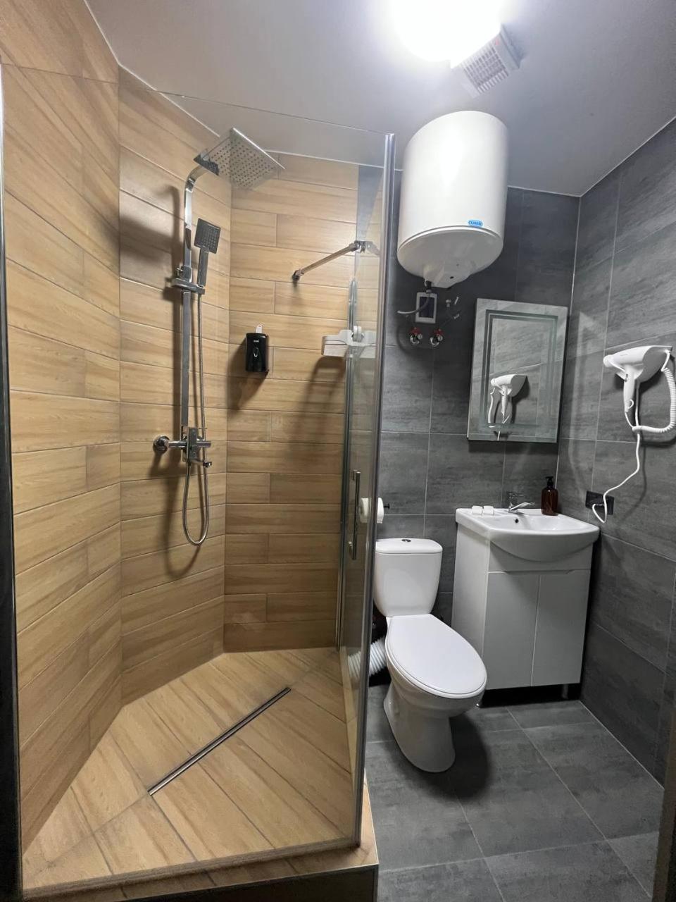 Hotel Menchul Rakhiv Bagian luar foto